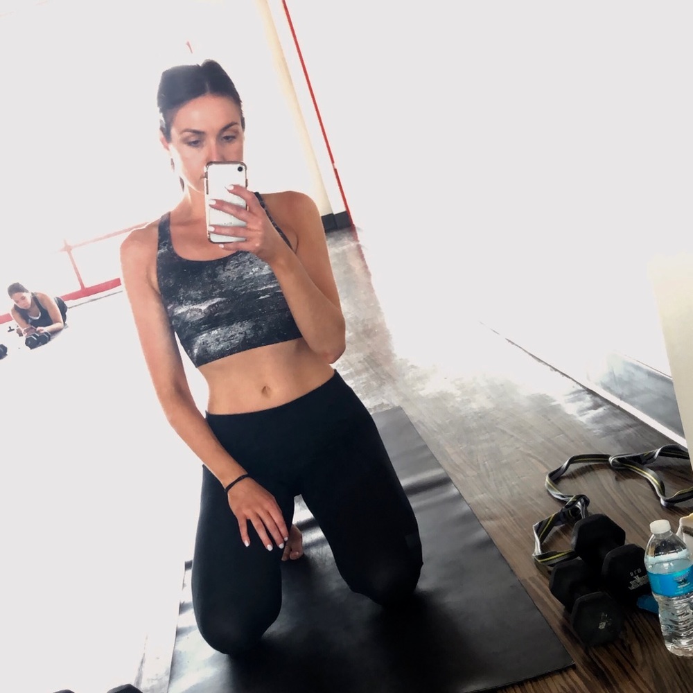 Lululemon sports bra size 6 - Picture 1 of 3